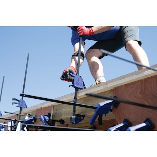 QUICK-GRIP®  Heavy-Duty One-Handed Bar Clamps