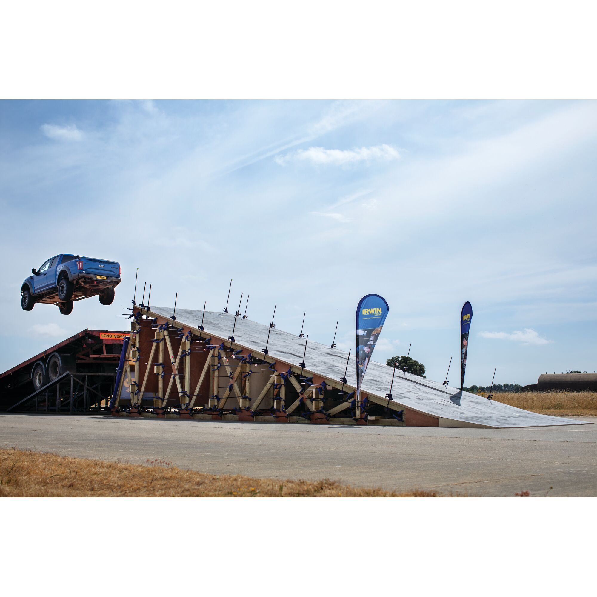 QUICK-GRIP® Heavy-Duty One-Handed Bar Clamps | IRWIN