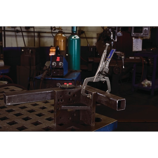 New Fast Release™ Locking Clamp With Swivel Pads