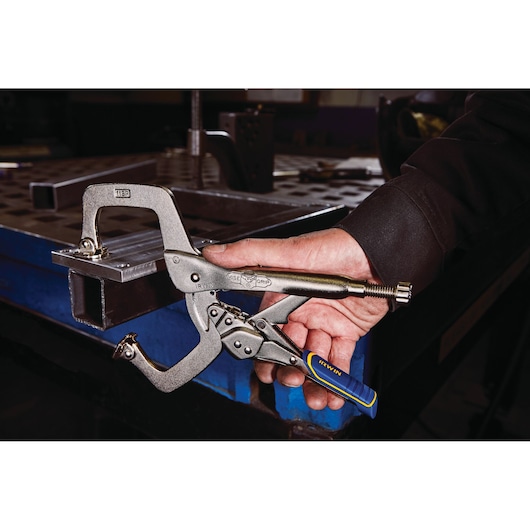 New Fast Release™ Locking Clamp With Swivel Pads