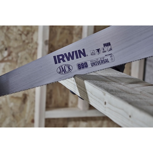 IRWIN Jack PLUS Universal Handsaw close up of teeth cutting timber