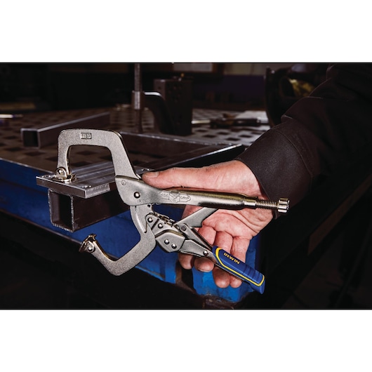 New Fast Release™ Locking Clamp With Swivel Pads