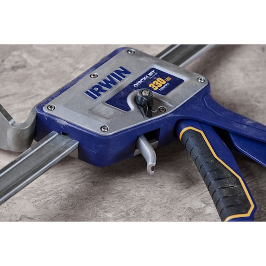 IRWIN Quick-Lift Construction Jack Closeup of Trigger