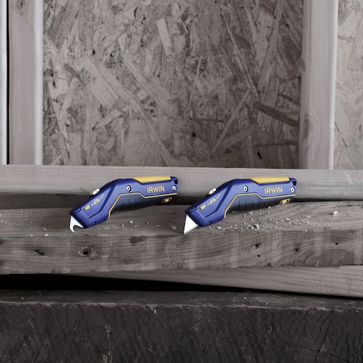 IRWIN® TRADE STRONG™ Strait-Line® Utility Knives and Blades on Wooden Material in Environment 